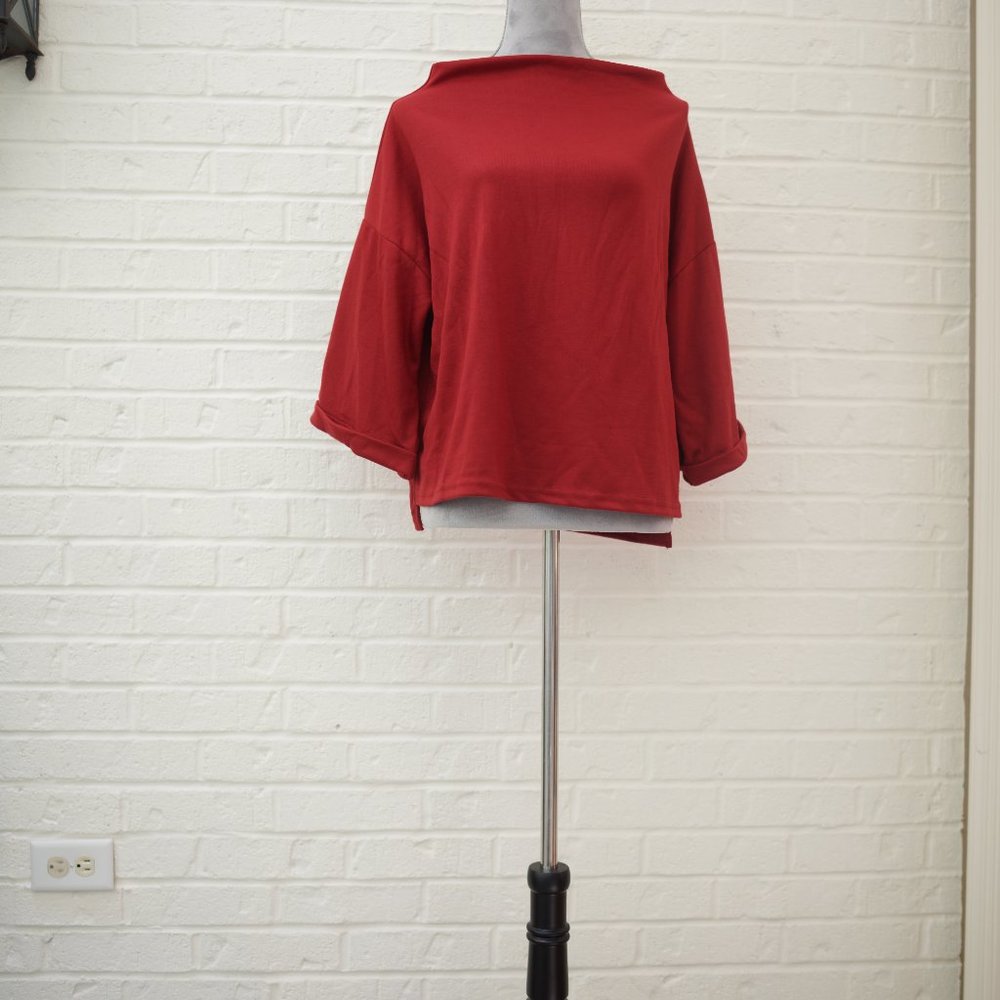 Red mock turtleneck 3/4 wide sleeve top